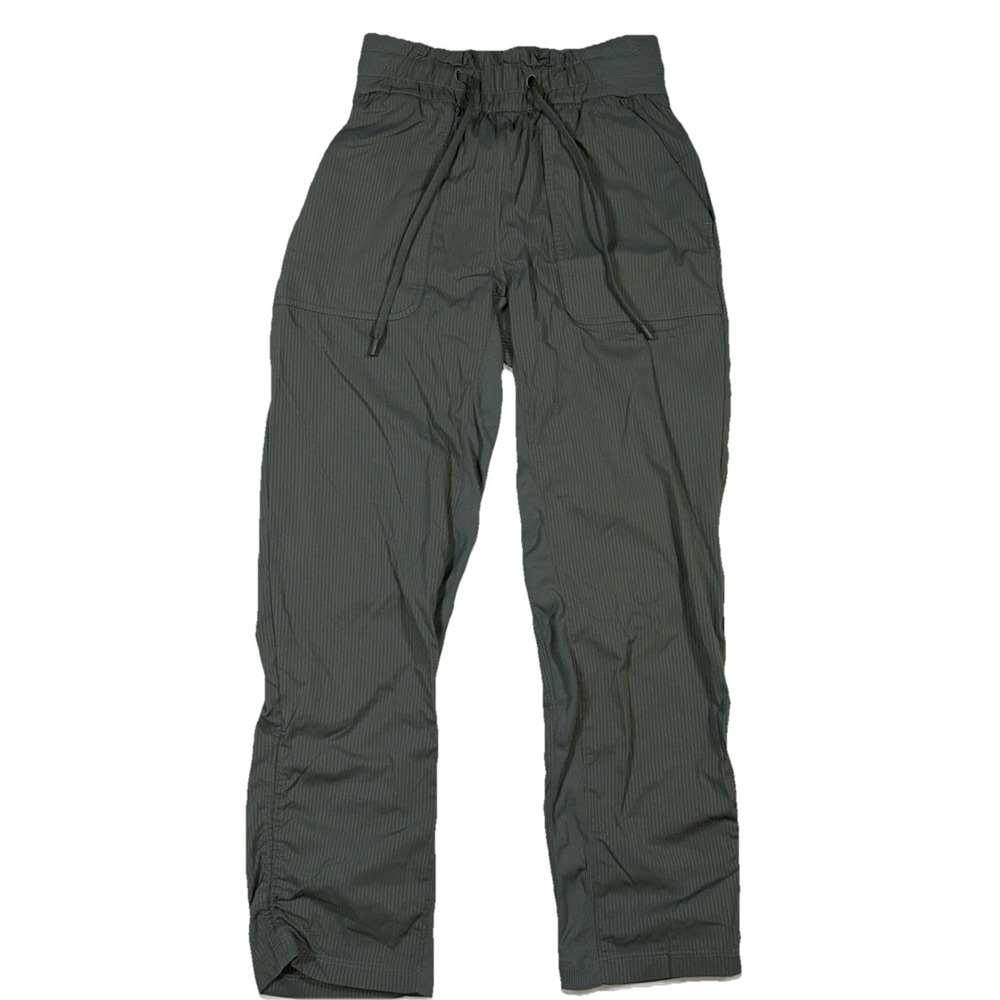 Lululemon Beyond the Studio‎ Crop Pants - Women's Size 0 - Green Sage